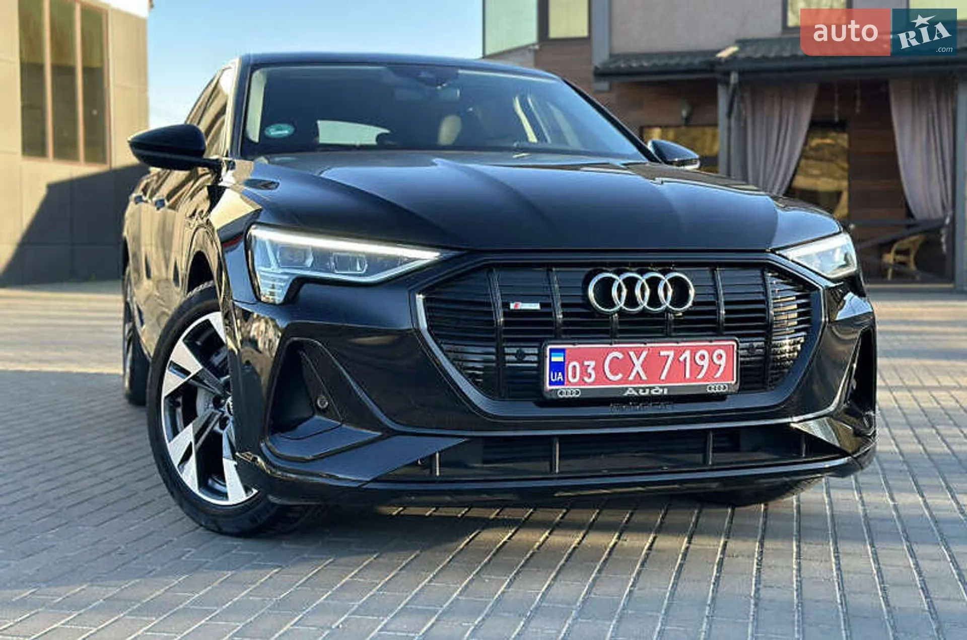 2022 Audi e-tron - фото 1