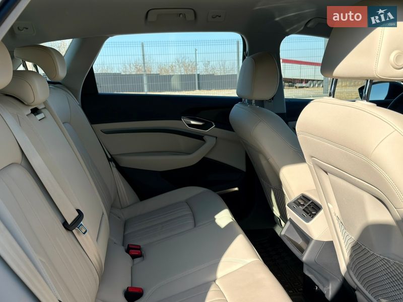Внедорожник / Кроссовер Audi e-tron 2021 в Ровно