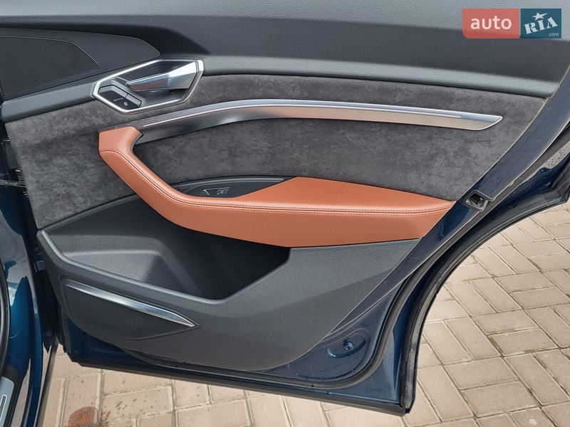 Позашляховик / Кросовер Audi e-tron 2019 в Полтаві