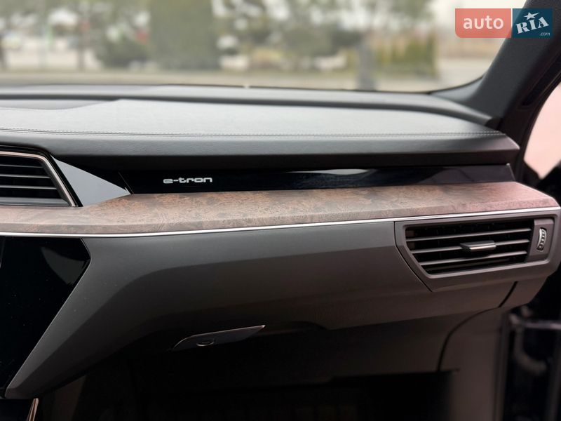 Позашляховик / Кросовер Audi e-tron 2019 в Львові