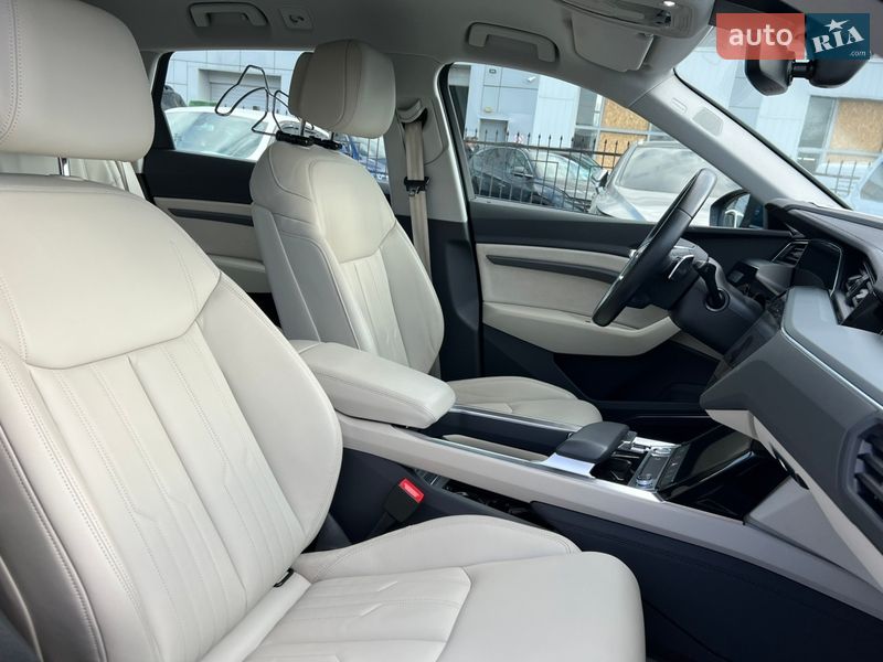 Внедорожник / Кроссовер Audi e-tron 2020 в Киеве фото 27 Внедорожник / Кроссовер Audi e-tron 2020 в Киеве