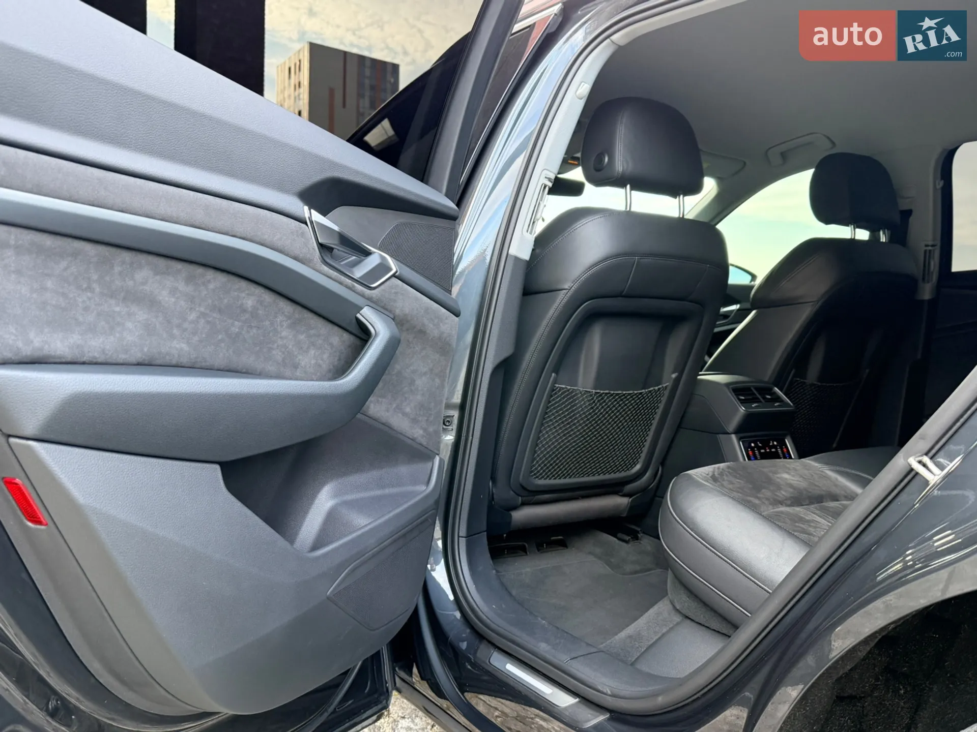 2020 Audi e-tron - мініатюра 25