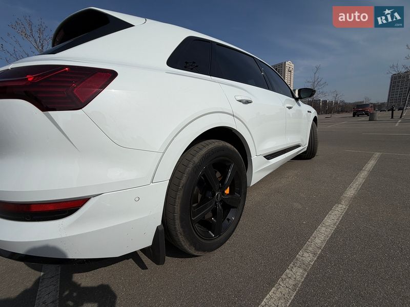 Позашляховик / Кросовер Audi e-tron 2022 в Києві