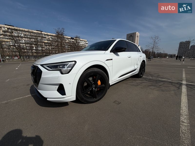 Позашляховик / Кросовер Audi e-tron 2022 в Києві