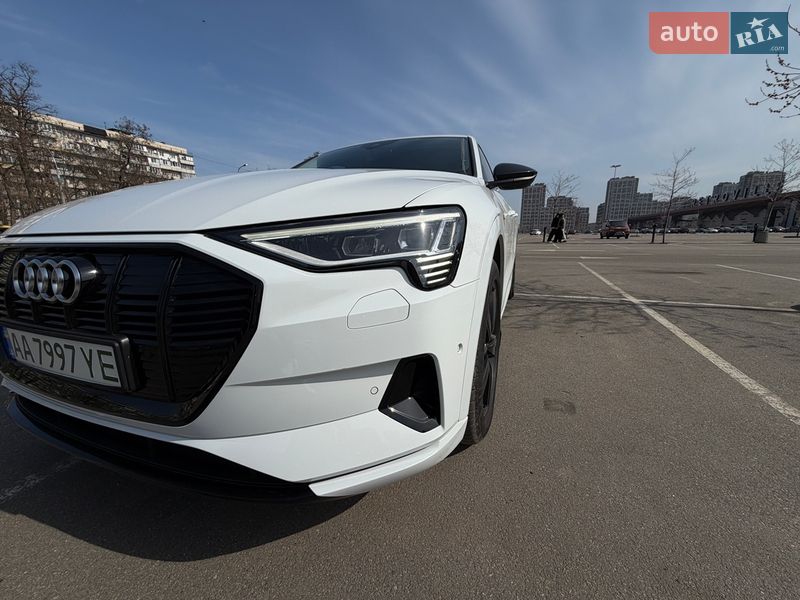 Позашляховик / Кросовер Audi e-tron 2022 в Києві