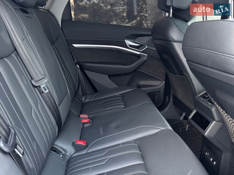 Внедорожник / Кроссовер Audi e-tron 2019 в Львове