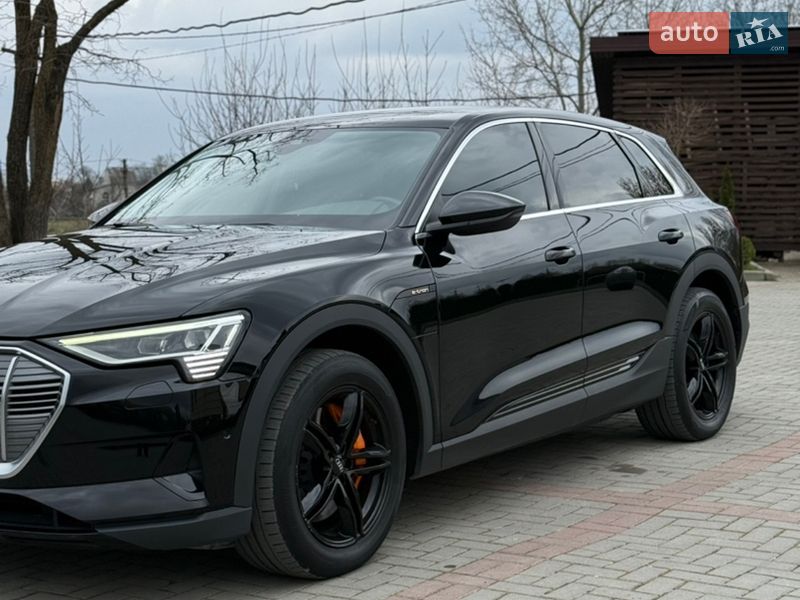 Позашляховик / Кросовер Audi e-tron 2021 в Золочеві