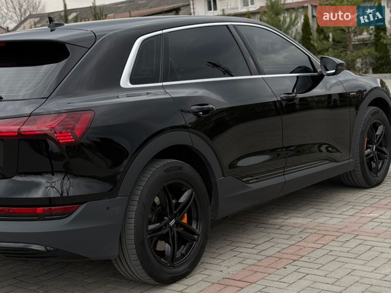 Позашляховик / Кросовер Audi e-tron 2021 в Золочеві