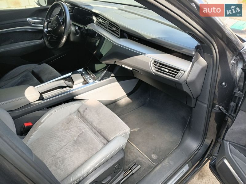 Внедорожник / Кроссовер Audi e-tron 2020 в Киеве фото 19 Внедорожник / Кроссовер Audi e-tron 2020 в Киеве