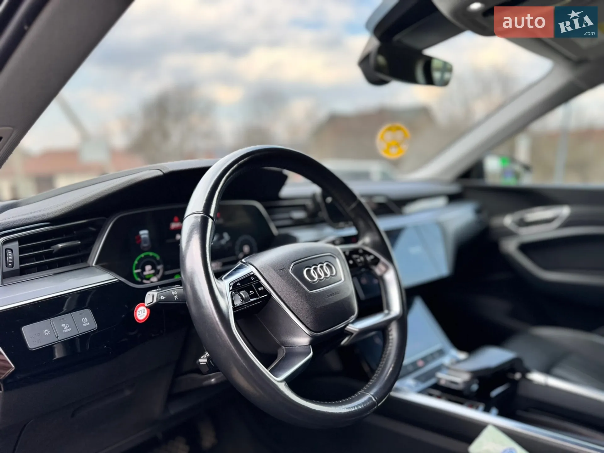 2019 Audi e-tron - мініатюра 18