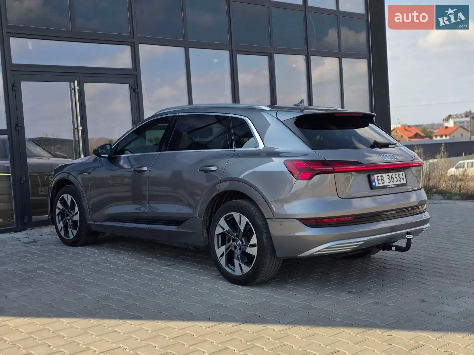 2019 Audi e-tron - мініатюра 2