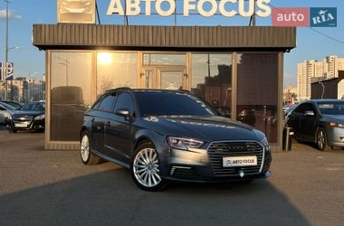 Хэтчбек Audi e-tron 2016 в Киеве
