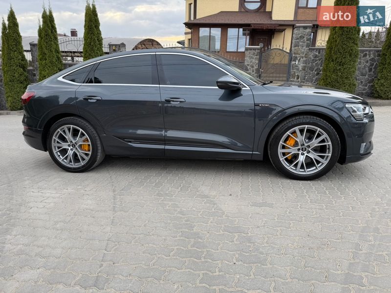 Внедорожник / Кроссовер Audi e-tron 2022 в Хмельницком
