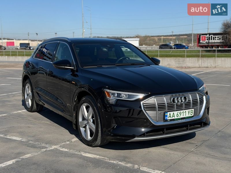 Внедорожник / Кроссовер Audi e-tron 2019 в Киеве