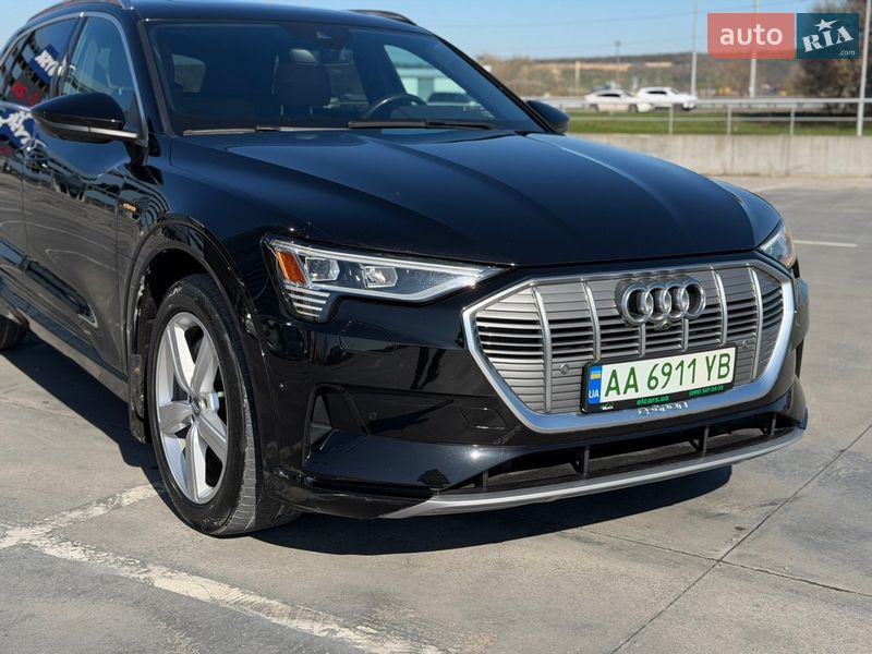 Внедорожник / Кроссовер Audi e-tron 2019 в Киеве
