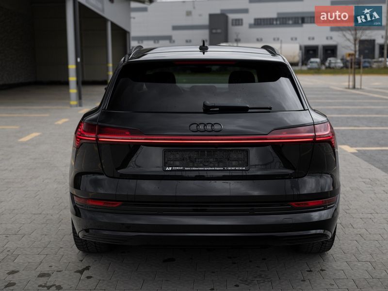 Позашляховик / Кросовер Audi e-tron 2021 в Львові
