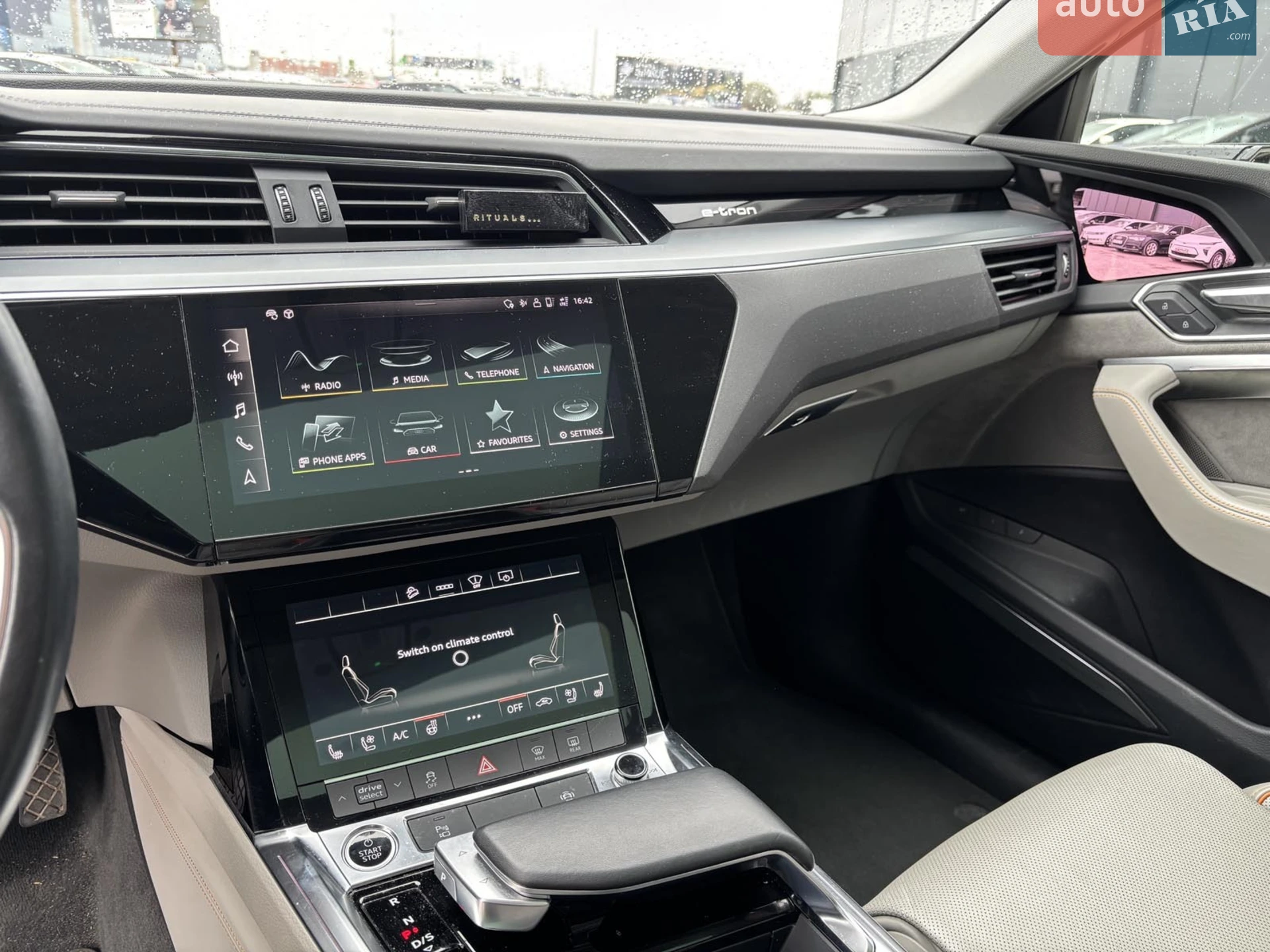 2021 Audi e-tron - мініатюра 31