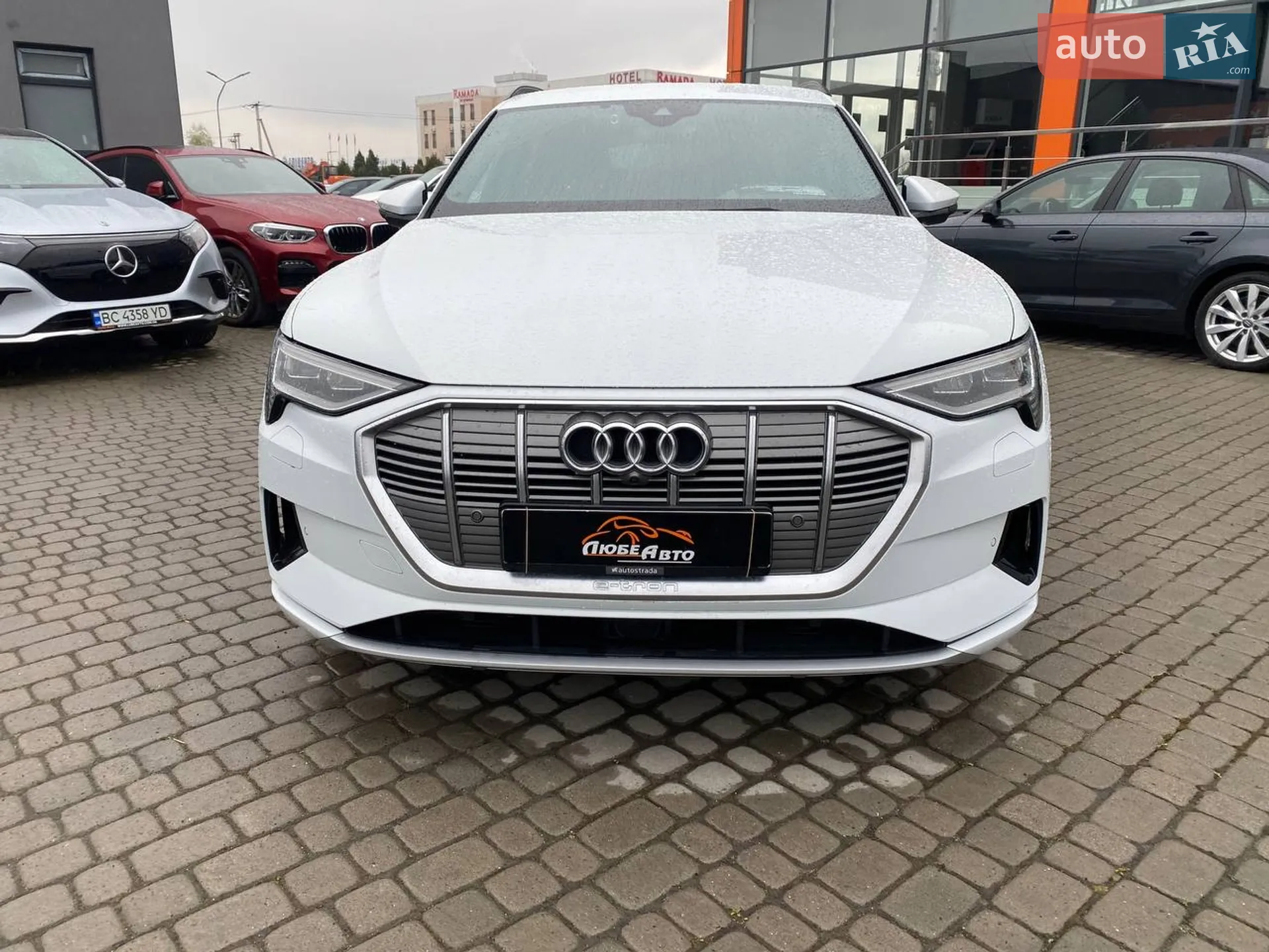 Audi e-tron 2018 VIN WAUZZZGE8KB003395 фото оголошення 2 з 30