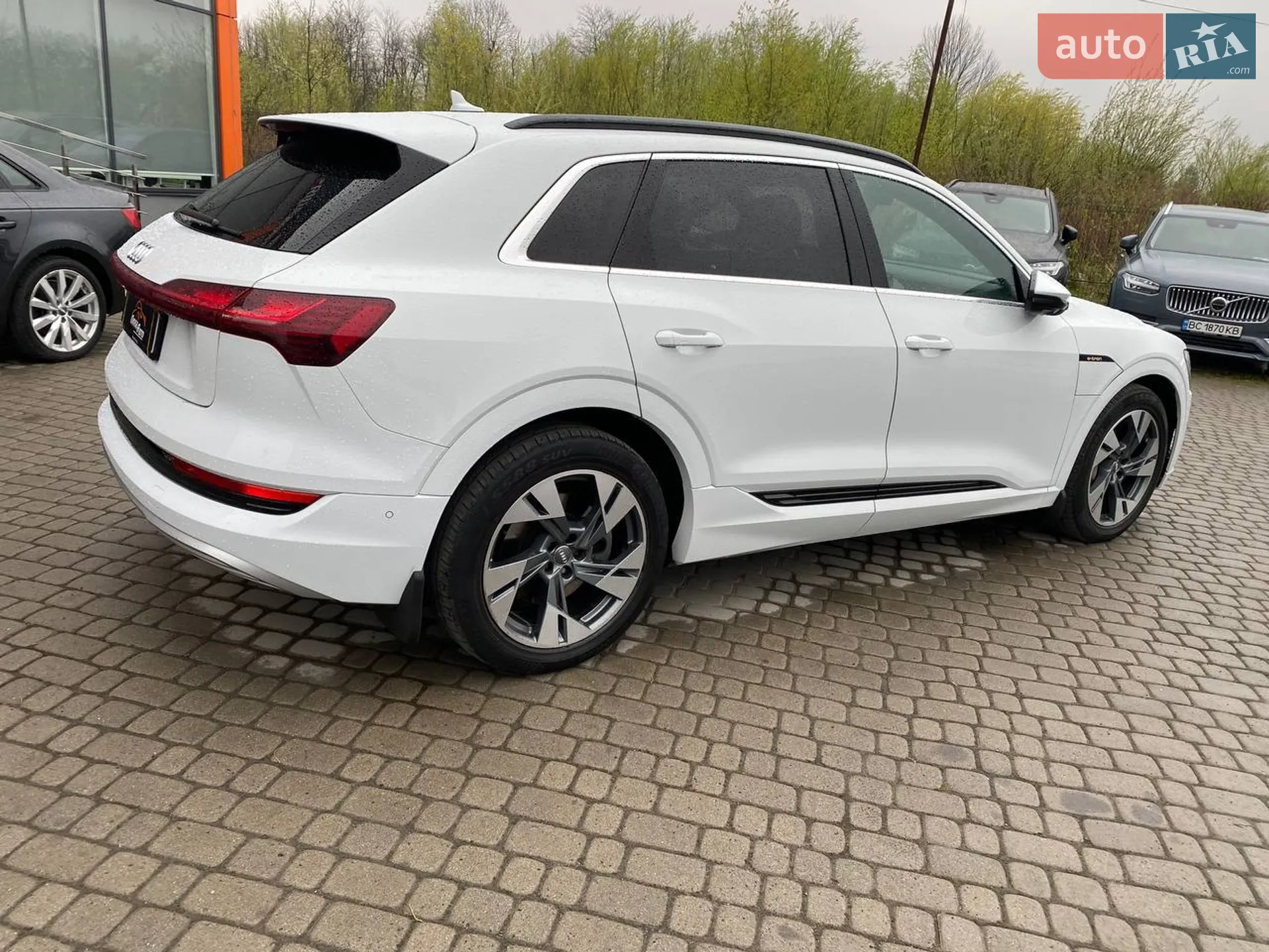 Audi e-tron 2018 VIN WAUZZZGE8KB003395 фото оголошення 8 з 30