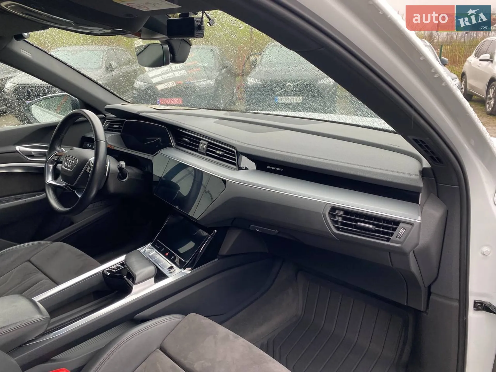 Audi e-tron 2018 VIN WAUZZZGE8KB003395 фото оголошення 9 з 30