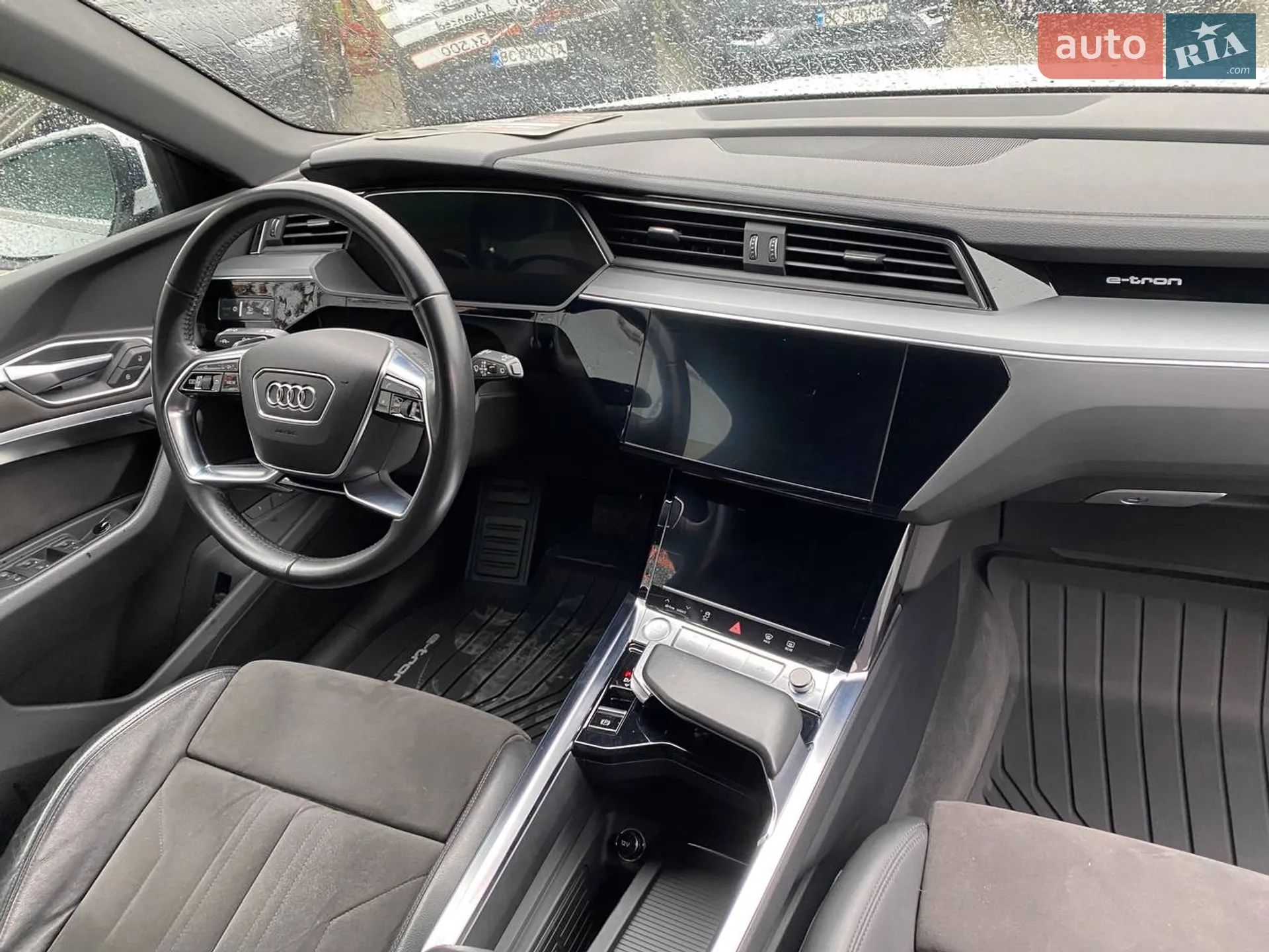 Audi e-tron 2018 VIN WAUZZZGE8KB003395 фото оголошення 10 з 30
