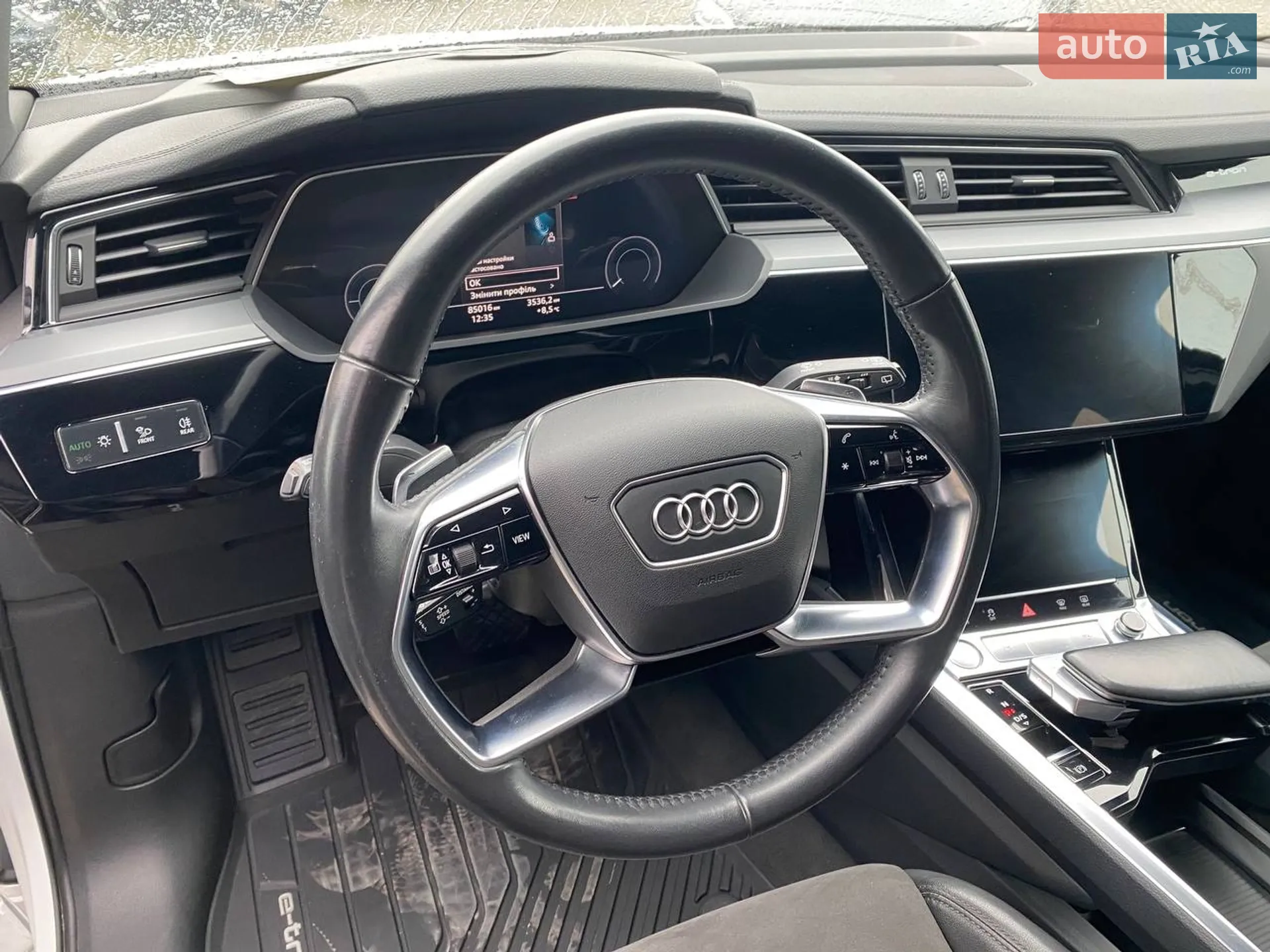 Audi e-tron 2018 VIN WAUZZZGE8KB003395 фото оголошення 13 з 30