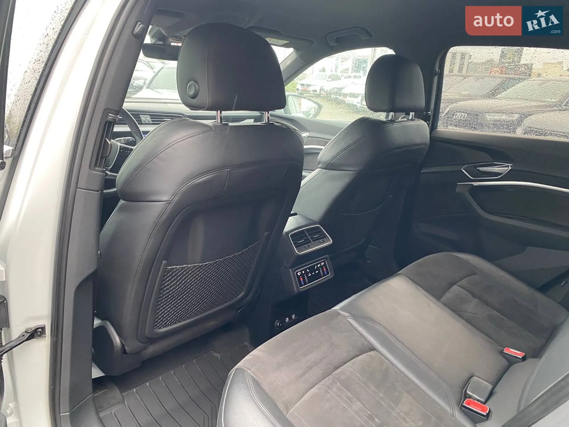 Audi e-tron 2018 VIN WAUZZZGE8KB003395 фото оголошення 22 з 30