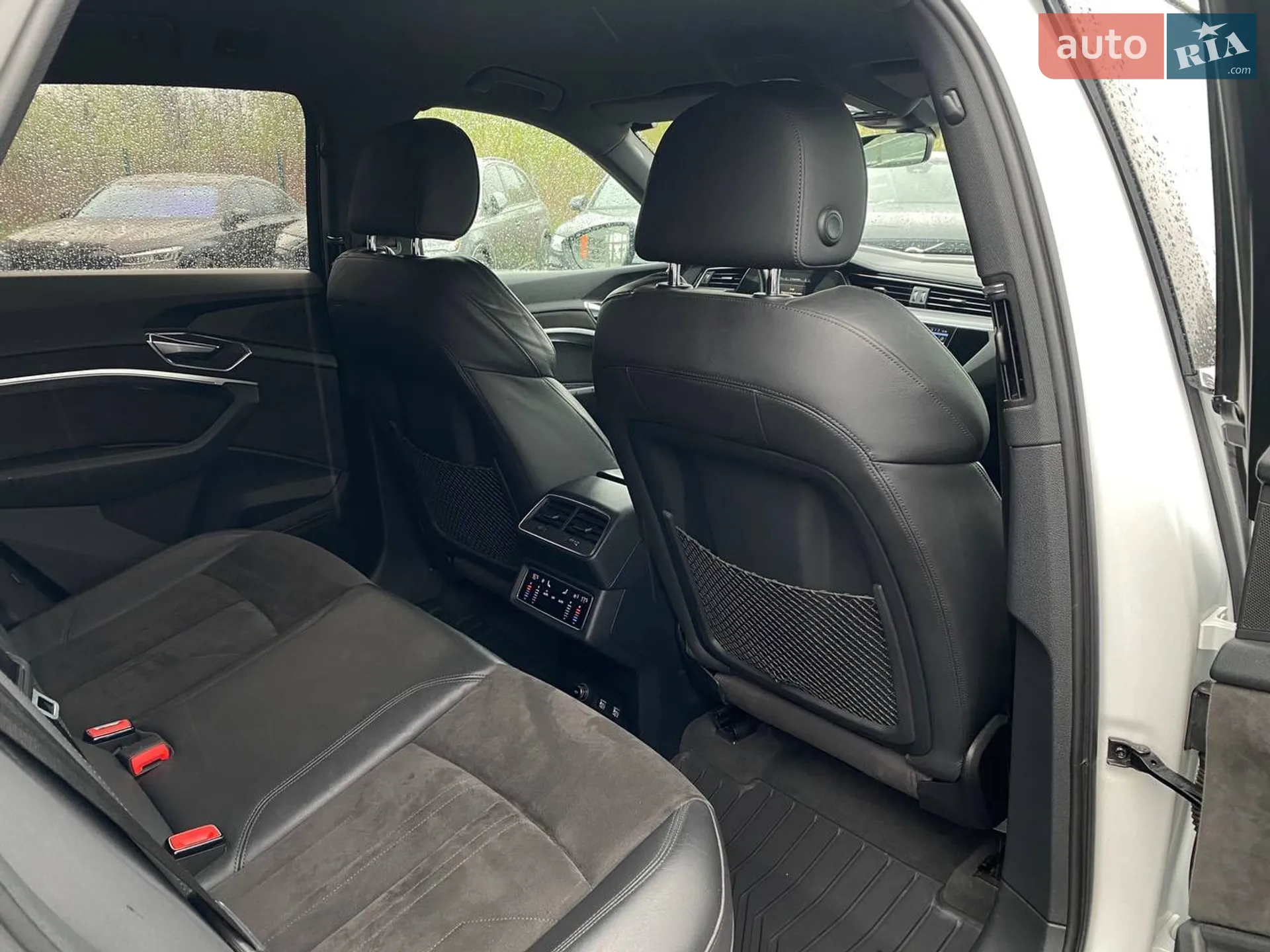 Audi e-tron 2018 VIN WAUZZZGE8KB003395 фото оголошення 24 з 30