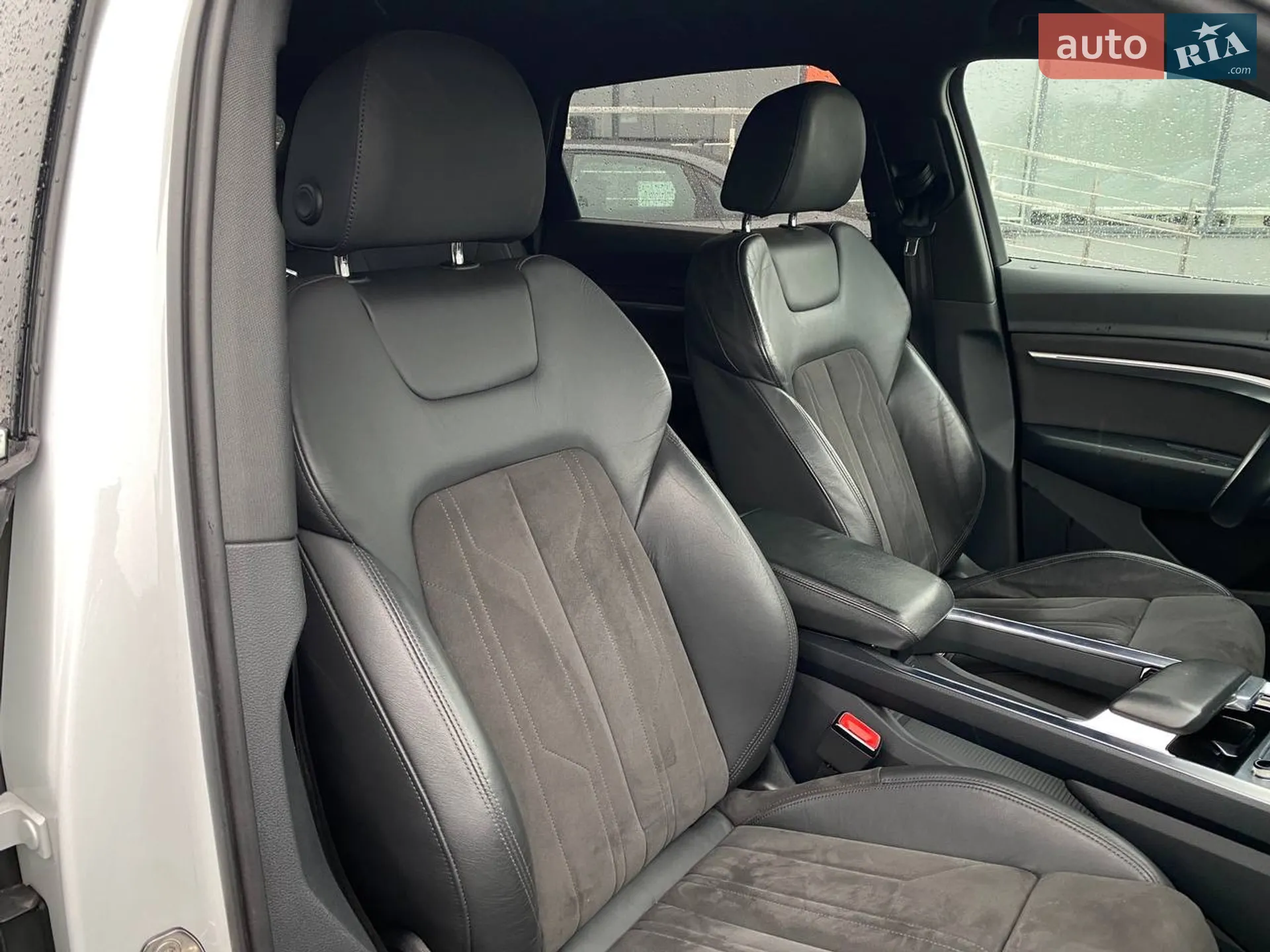 Audi e-tron 2018 VIN WAUZZZGE8KB003395 фото оголошення 26 з 30