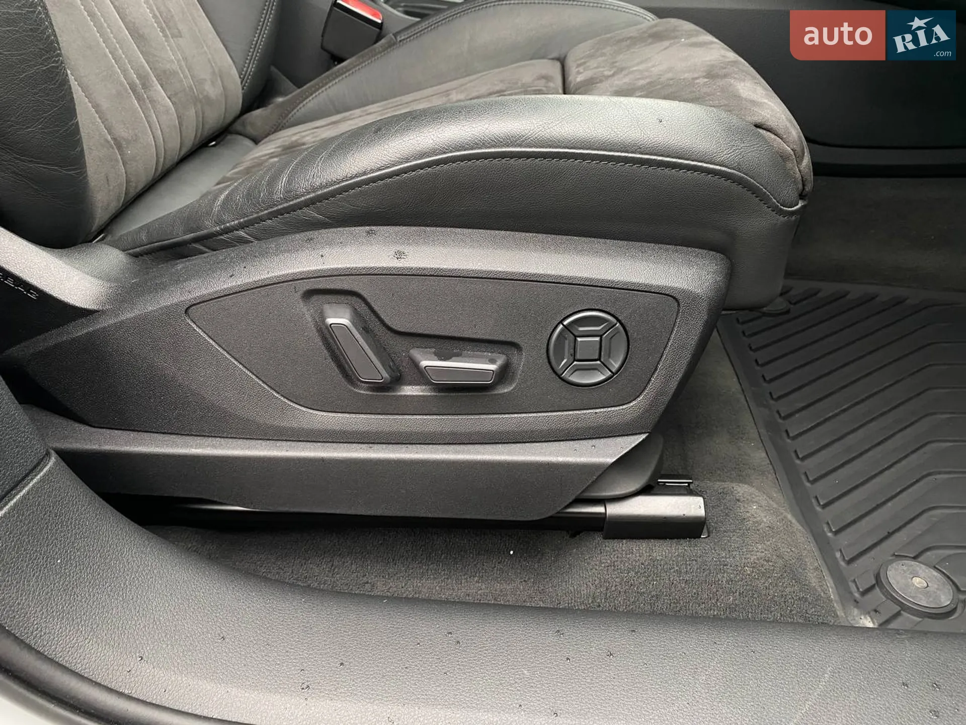 Audi e-tron 2018 VIN WAUZZZGE8KB003395 фото оголошення 27 з 30