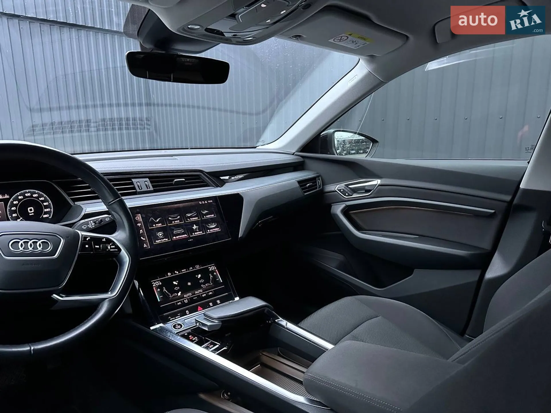 2020 Audi e-tron - мініатюра 35