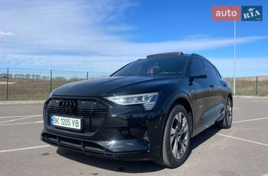 Позашляховик / Кросовер Audi e-tron 2022 в Рівному
