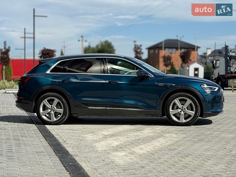 Внедорожник / Кроссовер Audi e-tron 2021 в Городке
