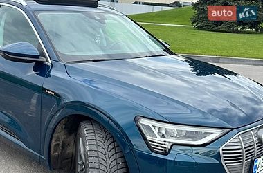 Внедорожник / Кроссовер Audi e-tron 2019 в Днепре