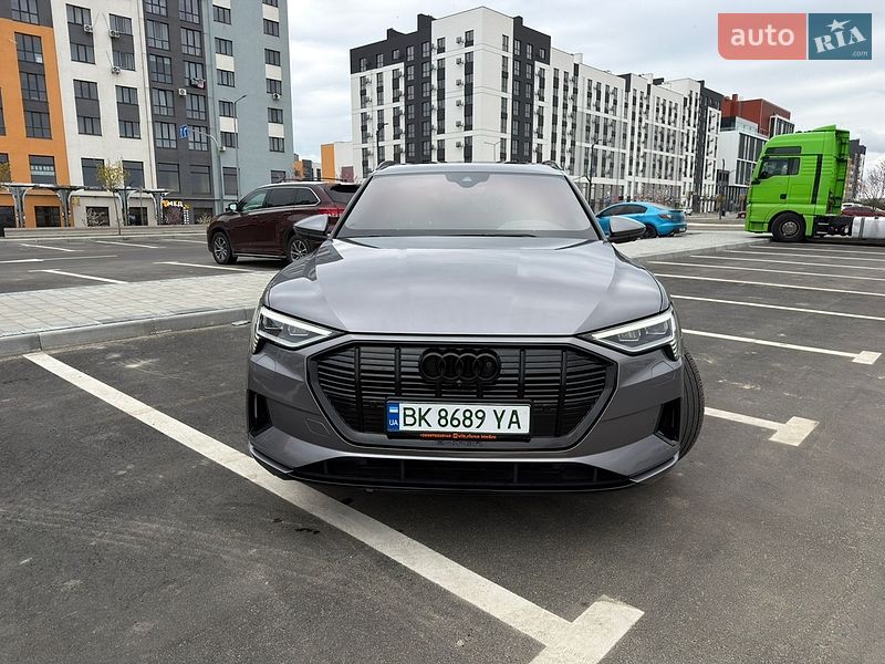 Внедорожник / Кроссовер Audi e-tron 2019 в Ровно