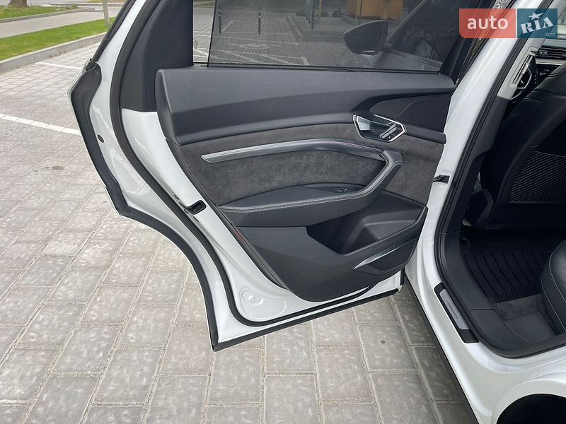 Внедорожник / Кроссовер Audi e-tron 2019 в Ровно