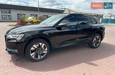 Позашляховик / Кросовер Audi e-tron 2022 в Сарнах