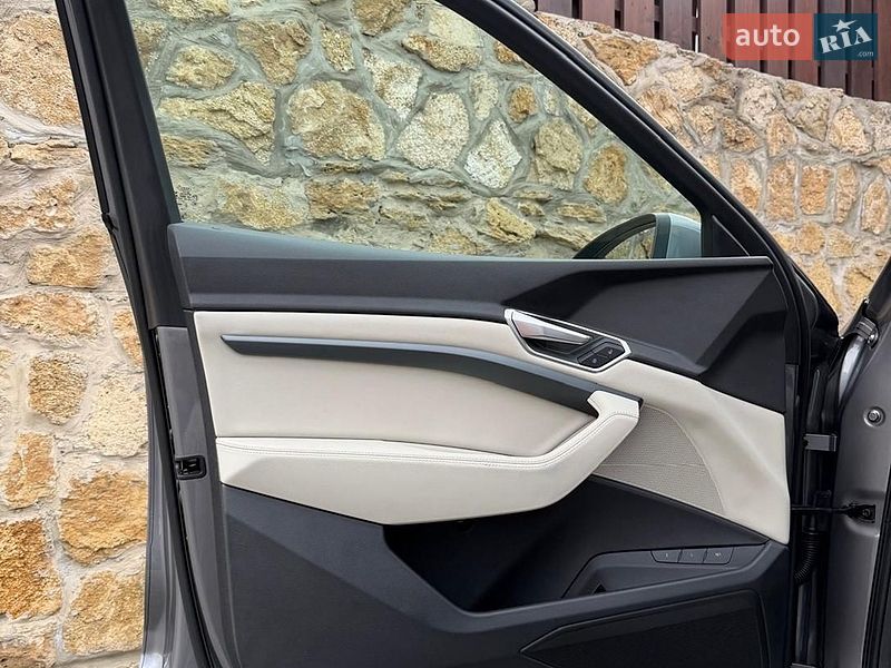 Внедорожник / Кроссовер Audi e-tron 2021 в Ровно