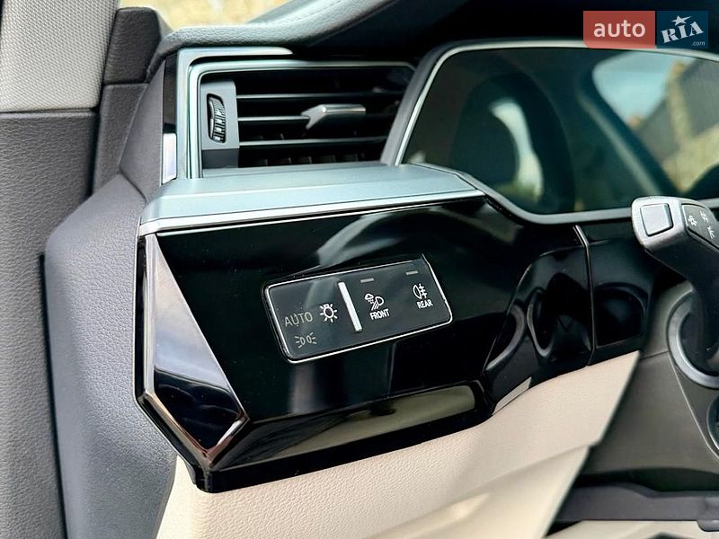 Внедорожник / Кроссовер Audi e-tron 2021 в Ровно