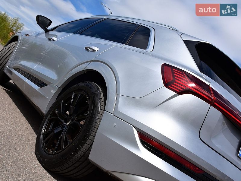 Внедорожник / Кроссовер Audi e-tron 2020 в Дрогобыче