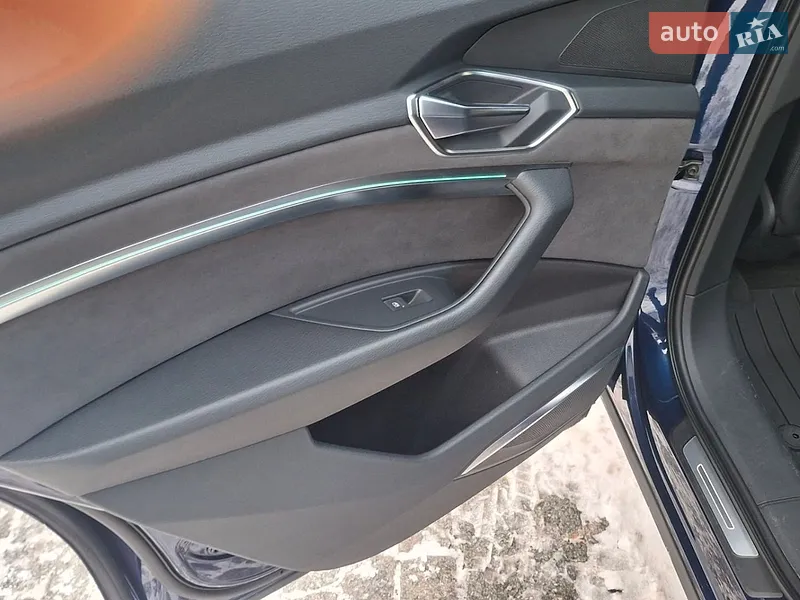 Audi e-tron 2021 VIN WAUZZZGEXNB001376 фото оголошення 2 з 38