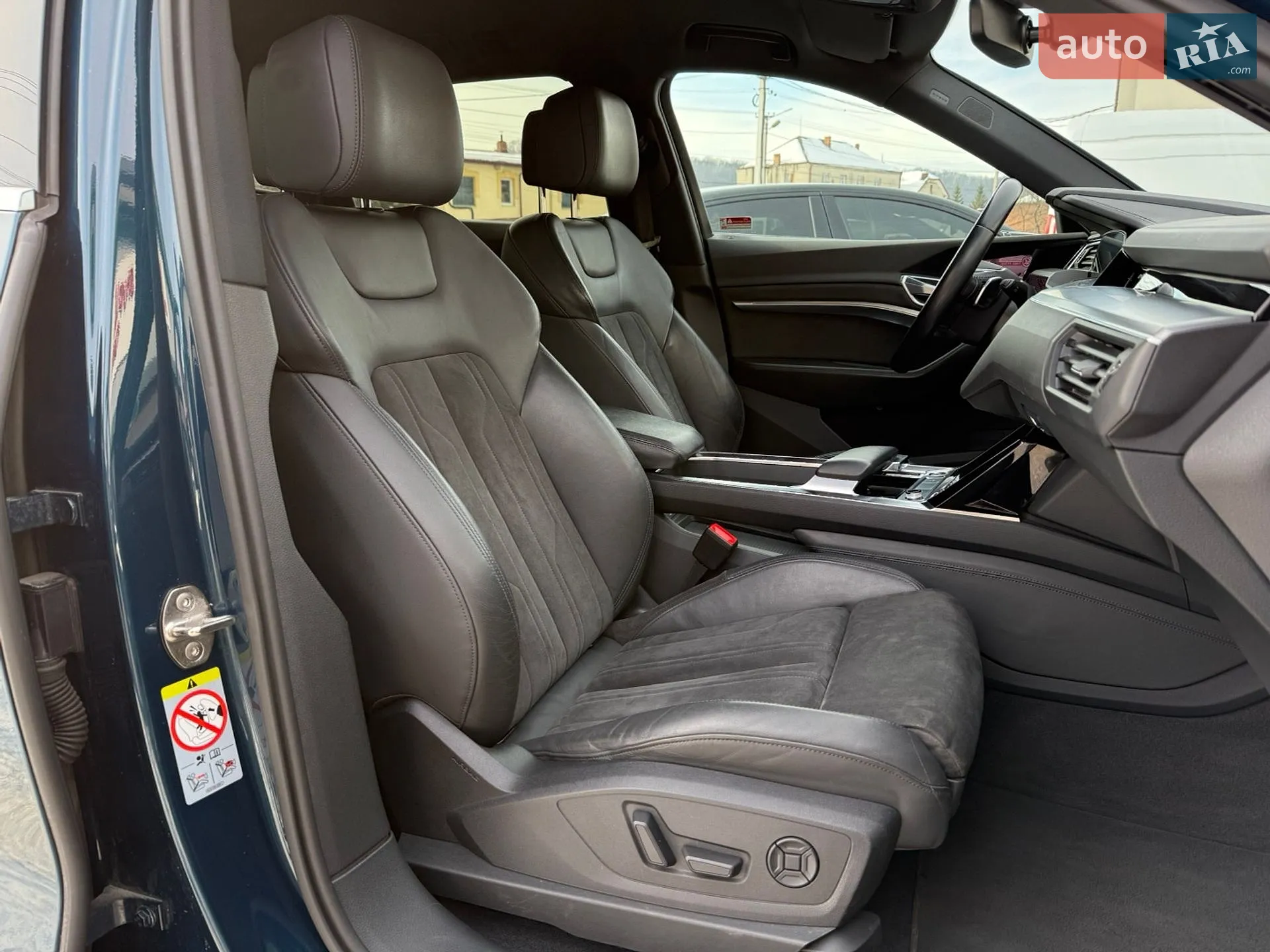 2020 Audi e-tron - мініатюра 120