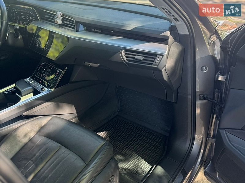 Позашляховик / Кросовер Audi e-tron 2020 в Вінниці