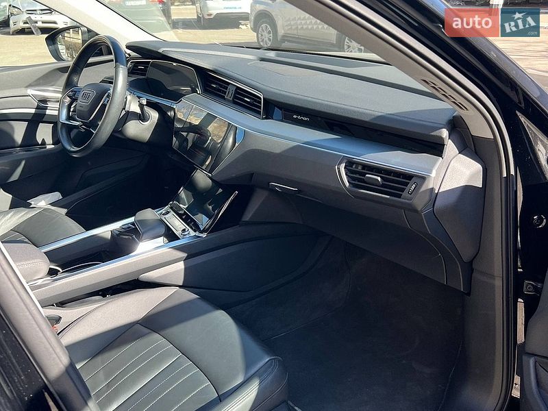 Внедорожник / Кроссовер Audi e-tron 2021 в Киеве