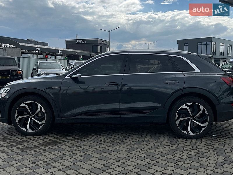 Внедорожник / Кроссовер Audi e-tron 2022 в Мукачево