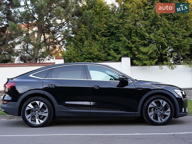 Внедорожник / Кроссовер Audi e-tron 2022 в Киеве