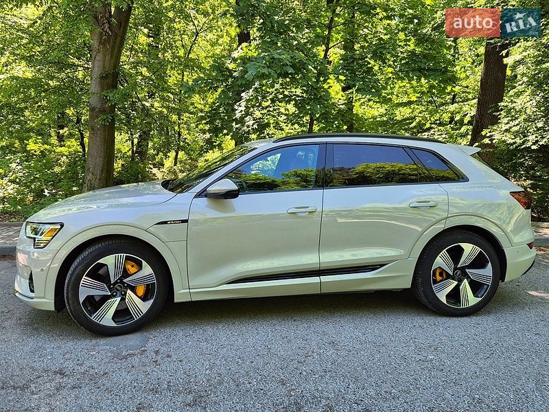 Внедорожник / Кроссовер Audi e-tron 2022 в Львове