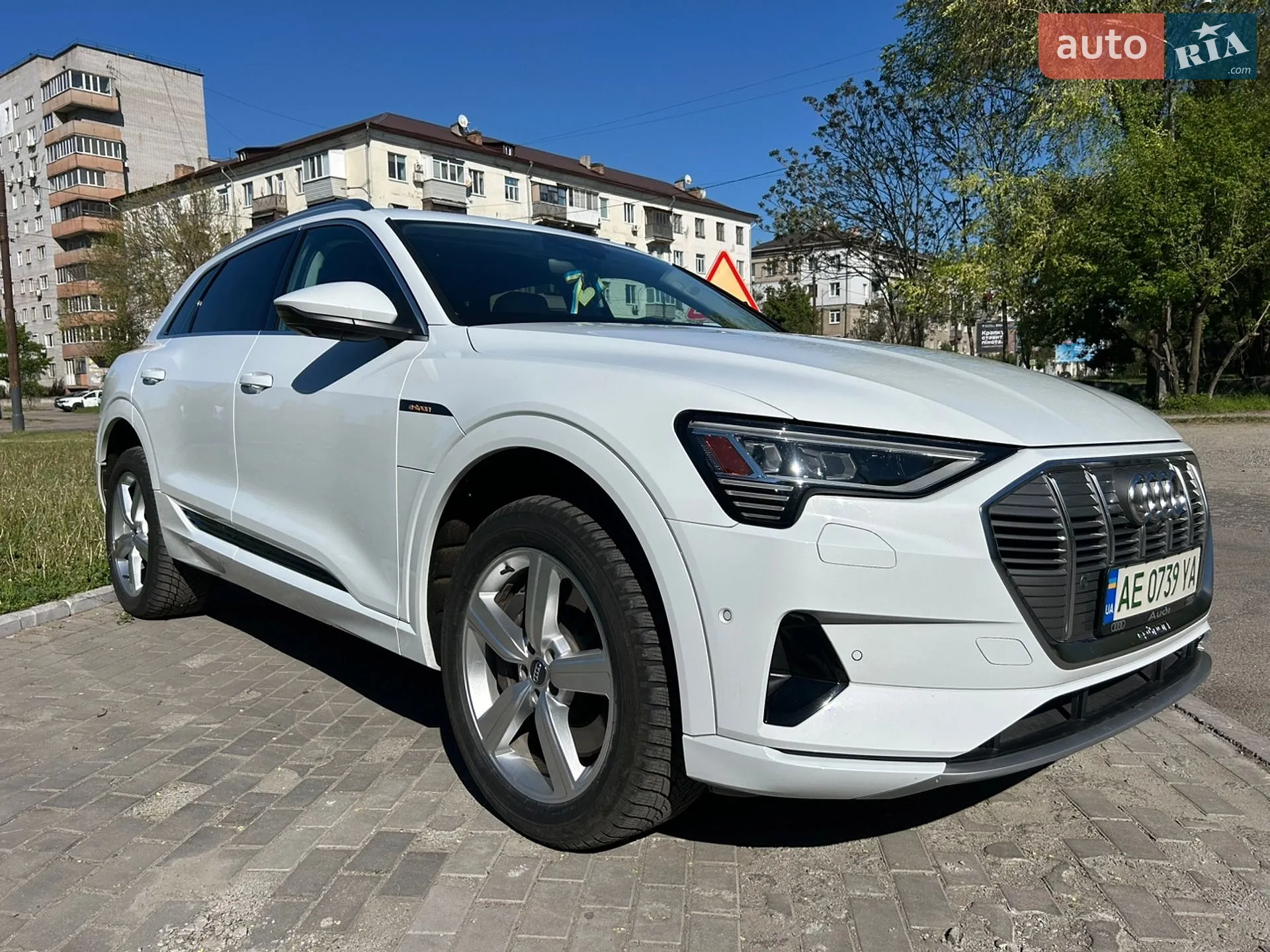 Audi e-tron 2019 VIN WA1LAAGE1KB022298 фото оголошення 2 з 38