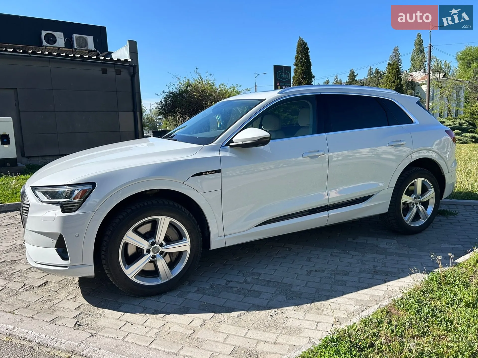 Audi e-tron 2019 VIN WA1LAAGE1KB022298 фото оголошення 6 з 38