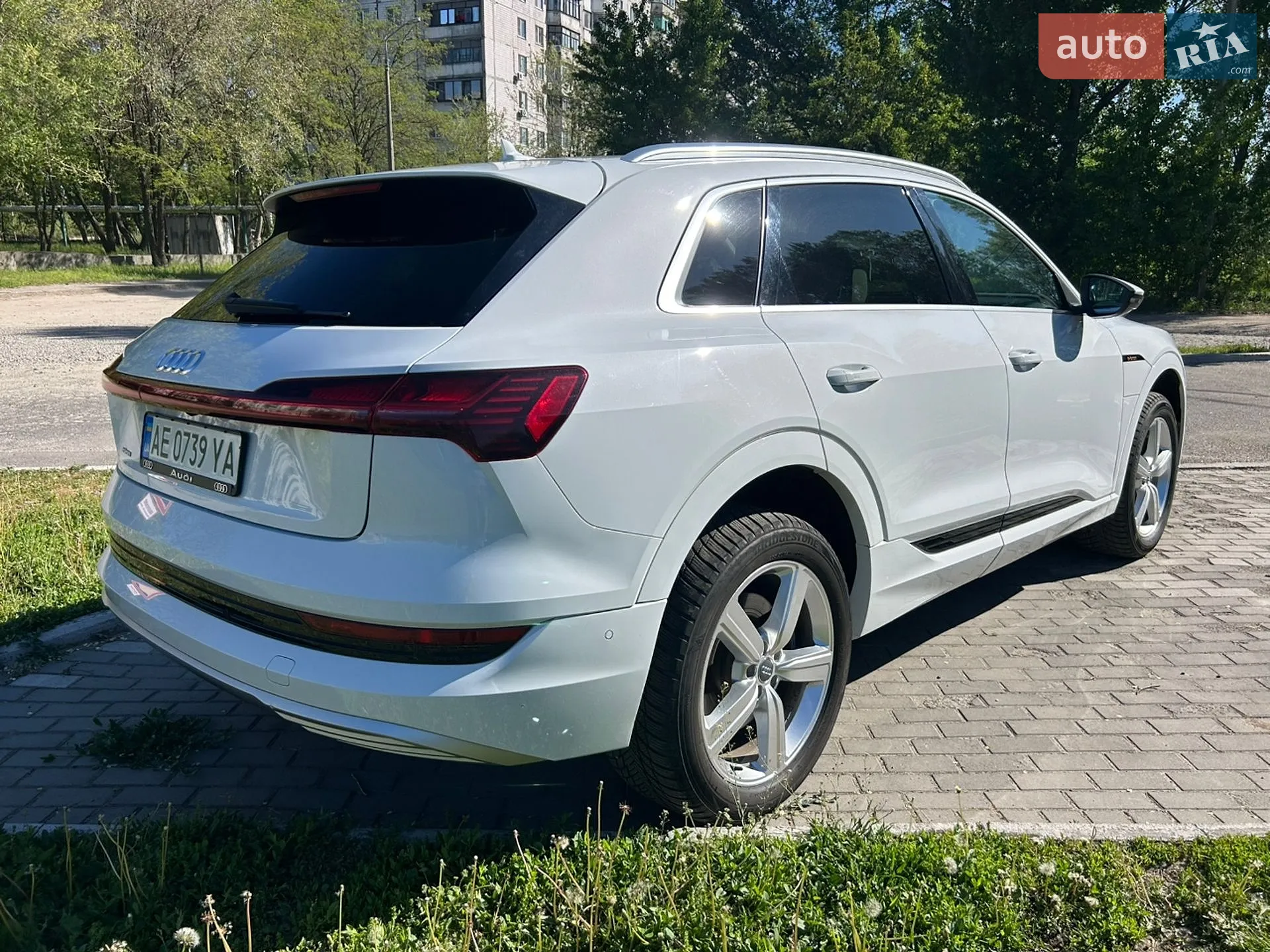 Audi e-tron 2019 VIN WA1LAAGE1KB022298 фото оголошення 9 з 38
